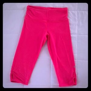 Lululemon Dhanurasana crops